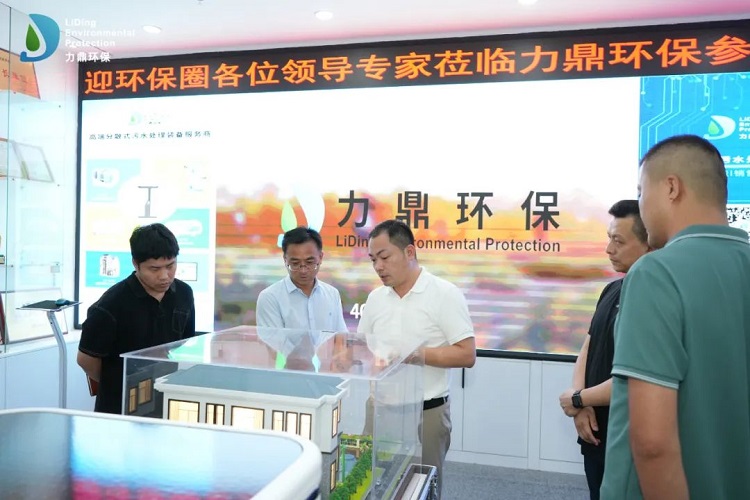 水務集團領導蒞臨力鼎環(huán)?？偛繀⒂^